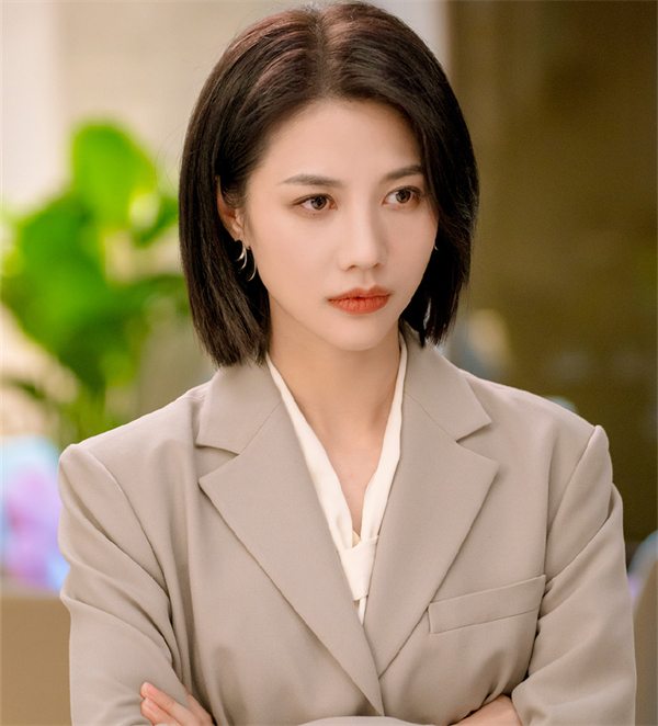 钟甄扮演者是谁-完蛋我被美女包围了钟甄演员
