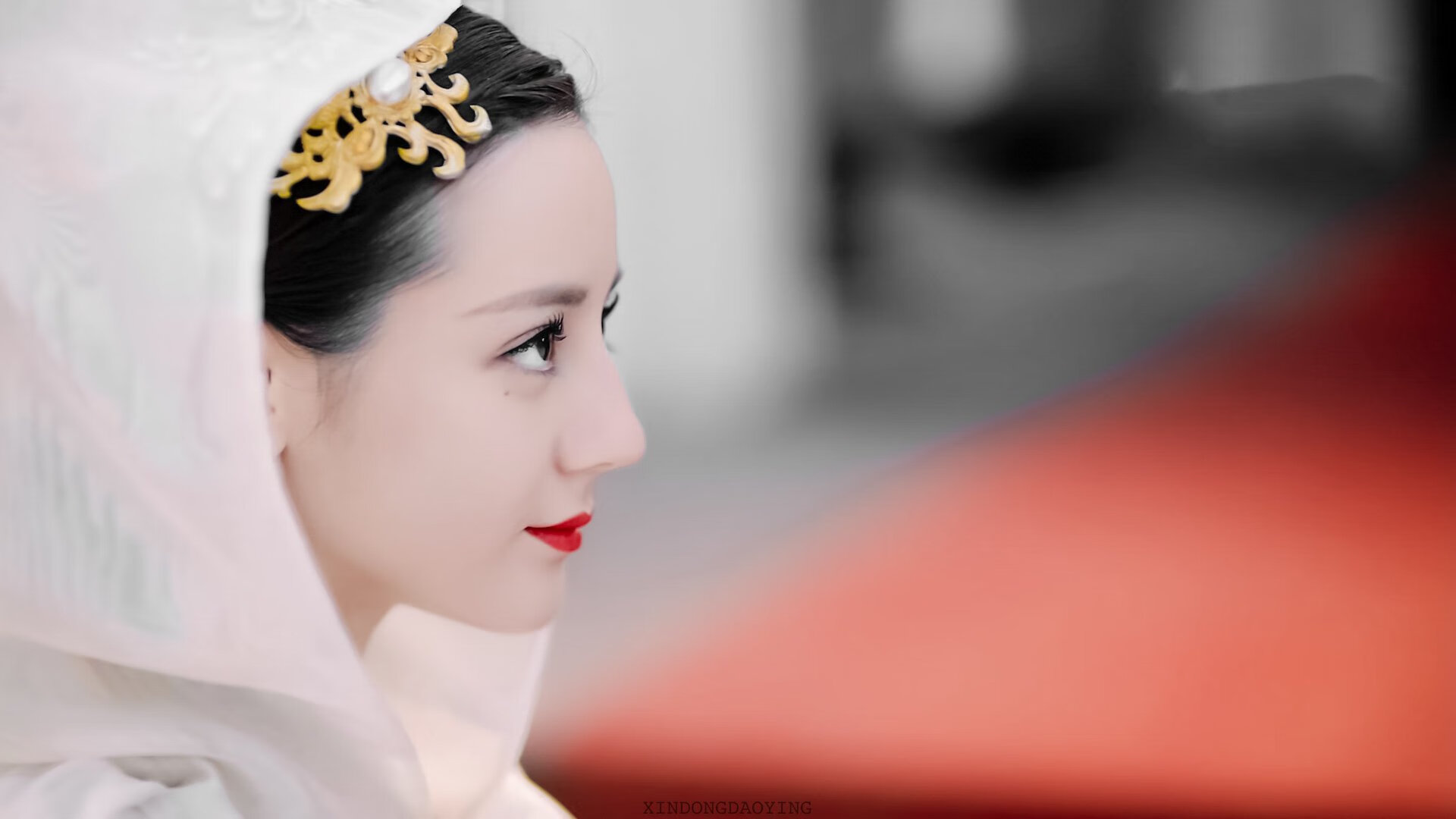 对联上联应贴在左边还是右边