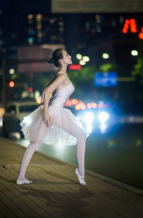 游泳时泳帽是否需要覆盖耳朵